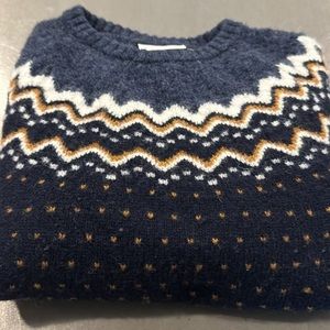 Fjall Raven sweater. Extremely warm, perfect for a frosty day.